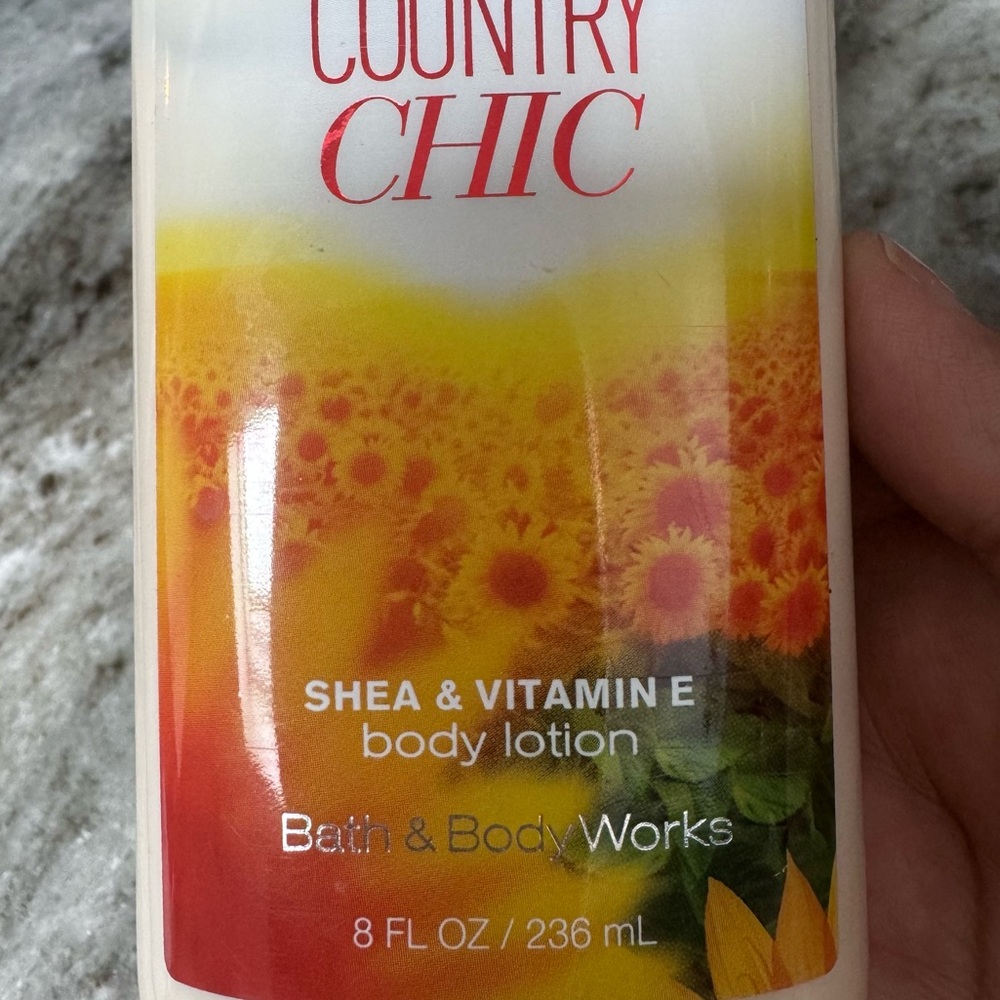 Bath & Body Works COUNTRY CHIC Lotion Shea & Vitamin E 8 Ounces - Picture 3 of 4